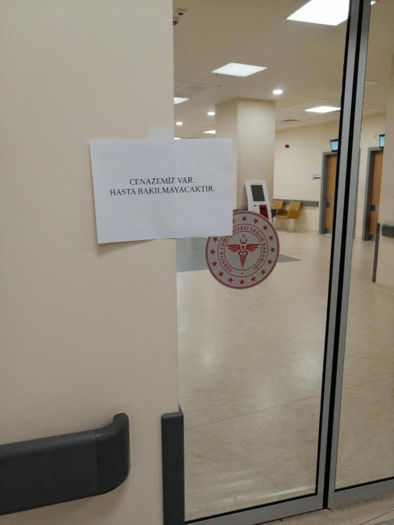 Doktorun öldürüldüğü kliniğin kapısına Cenazemiz var yazısı asıldı