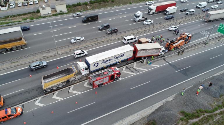 Sultanbeylide zincirleme kaza TEMi kapattı