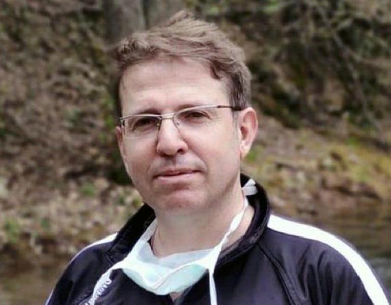 Öldürülen doktor için hastane önünde gıyabi cenaze namazı kılındı