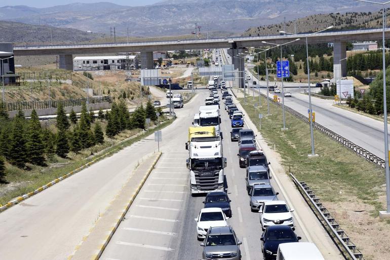 Kilit kavşak Kırıkkalede bayram trafiği devam ediyor
