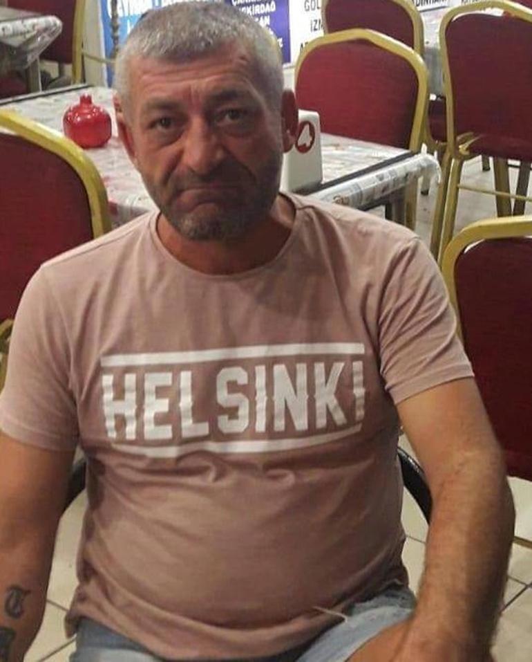 Cenazede, öldürülen oğlunun mezarına elleriyle toprak attı