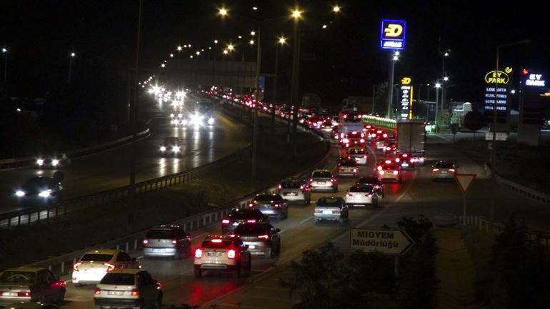 Kilit kavşak Kırıkkalede bayram trafiği devam ediyor