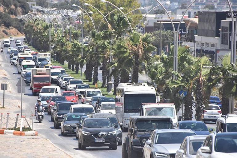 Muğlada arife günü 5 kilometrelik araç kuyruğu