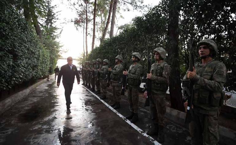 Bakan Akar ve TSK Komuta Kademesi, Süleyman Şah Türbesini ziyaret etti