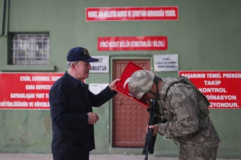 Bakan Akar ve TSK Komuta Kademesi, Süleyman Şah Türbesini ziyaret etti