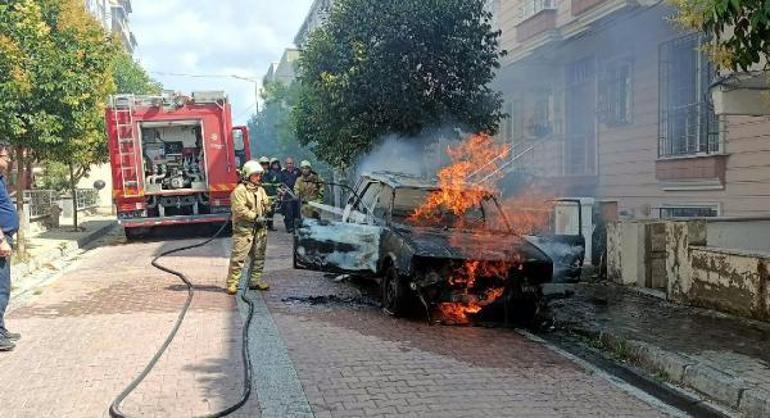 Avcılarda kibritle oynayan çocuk otomobili yaktı