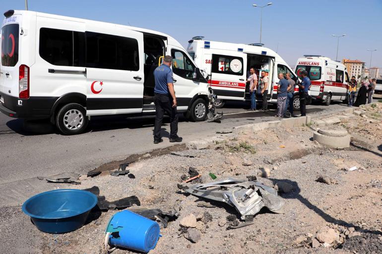 Diyaliz hastalarını taşıyan minibüs ile hafif ticari araç araç çarpıştı: 8 yaralı