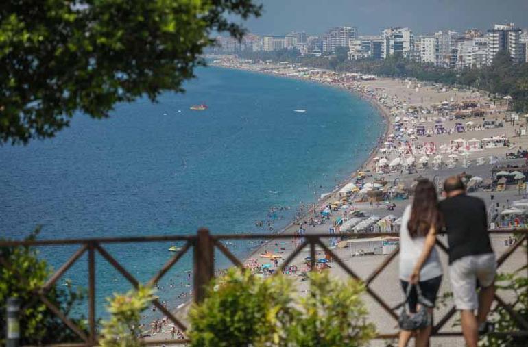 Konyaaltı Sahilinde bayram yoğunluğu