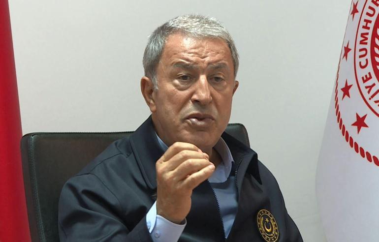 Bakan Akar sınır ötesi birliklere video konferansla bağlandı