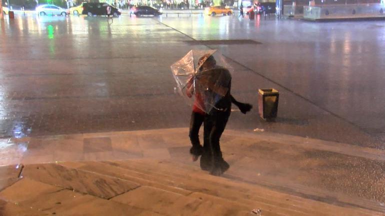 İstanbulda sağanak yağış etkili oluyor