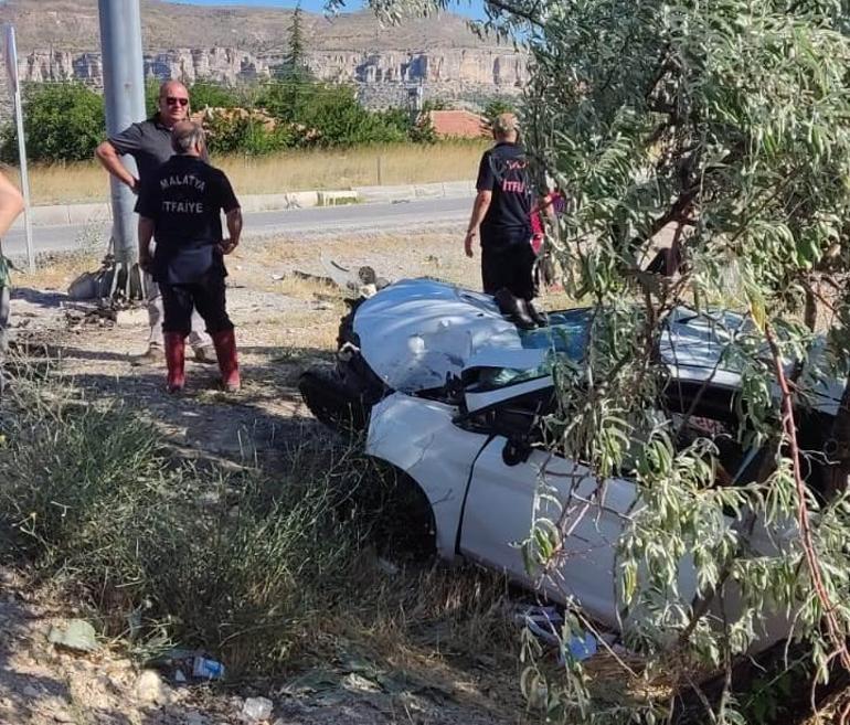Malatyada otomobil şarampole devrildi: 2 ölü, 3 ağır yaralı