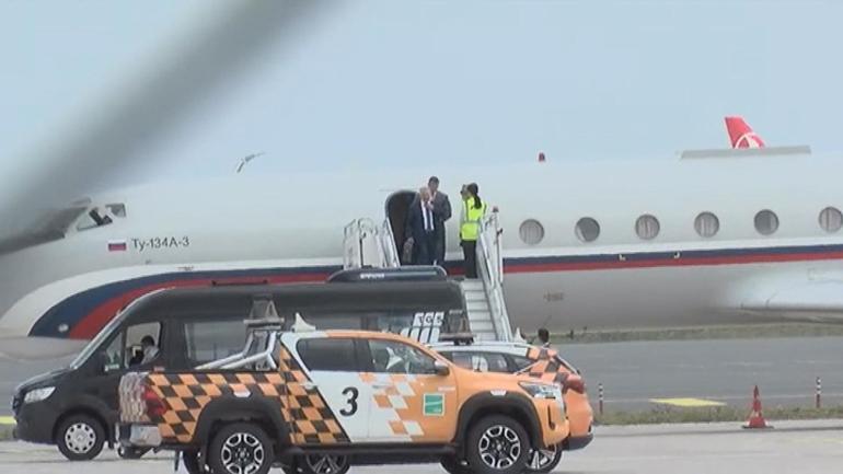 Rus heyeti taşıyan uçak İstanbul Havalimanına indi