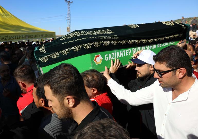 Togodaki kazada ölen İHH gönüllüsü Çerezoğlu, toprağa verildi