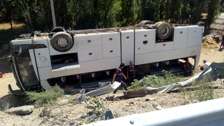 Denizlide tur otobüsü takla attı: 41 yaralı