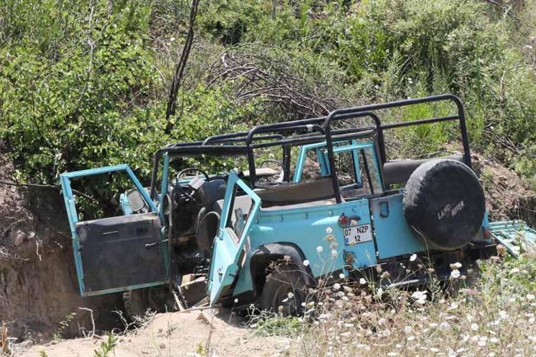 Safari cipi uçuruma yuvarlandı; 2 ölü, 8 yaralı