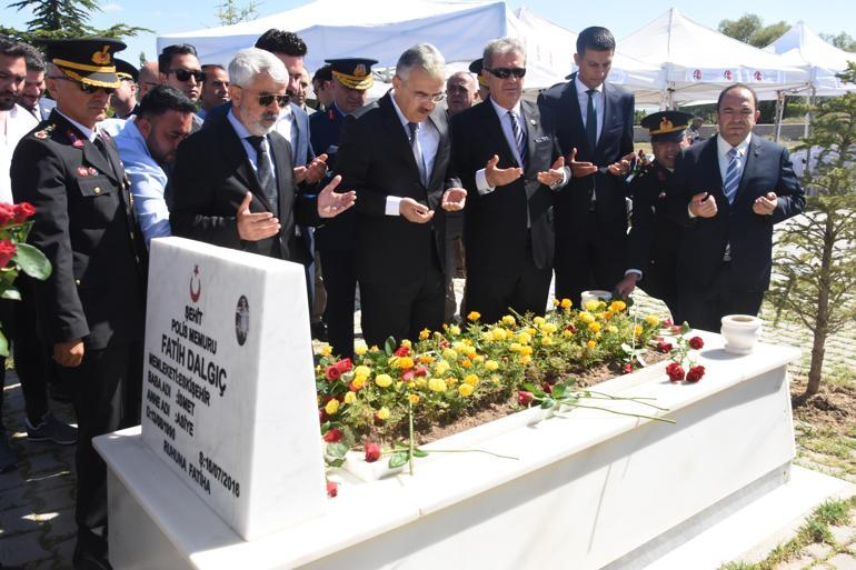 15 Temmuz şehidi polis Fatih Dalgıç, mezarı başında anıldı