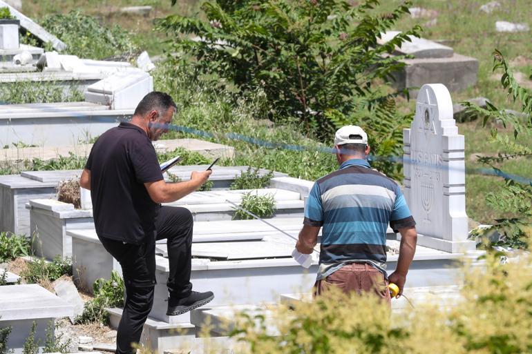 Hasköy Mezarlığında tahrip edilen mezar taşları yeniden yaptırılıyor