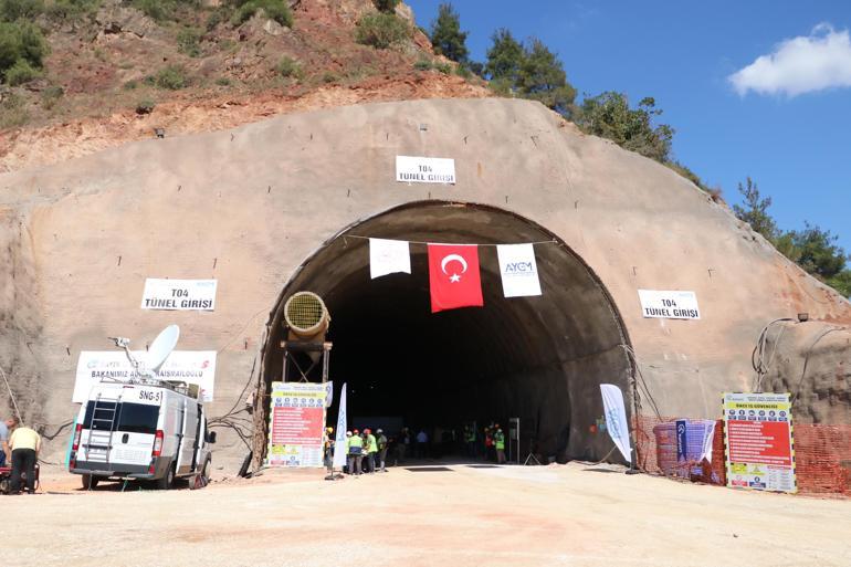 Bakan Karaismailoğlu: Ankara-Bursa ve Bursa-İstanbul arası YHT ile 2 saat 15 dakika olacak