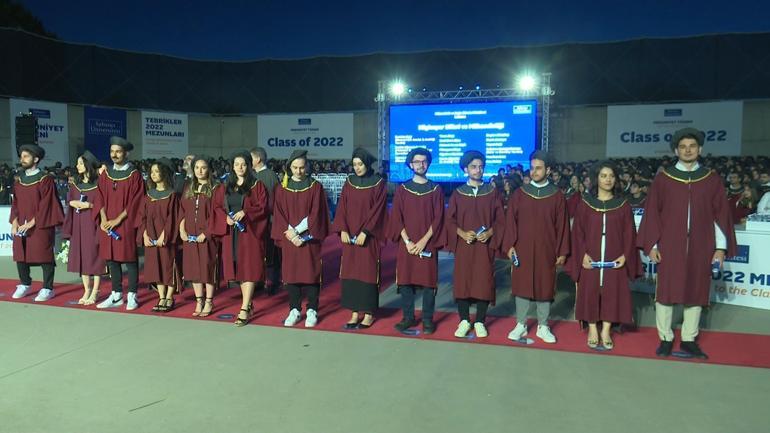 Sabancı Üniversitesinde mezuniyet sevinci