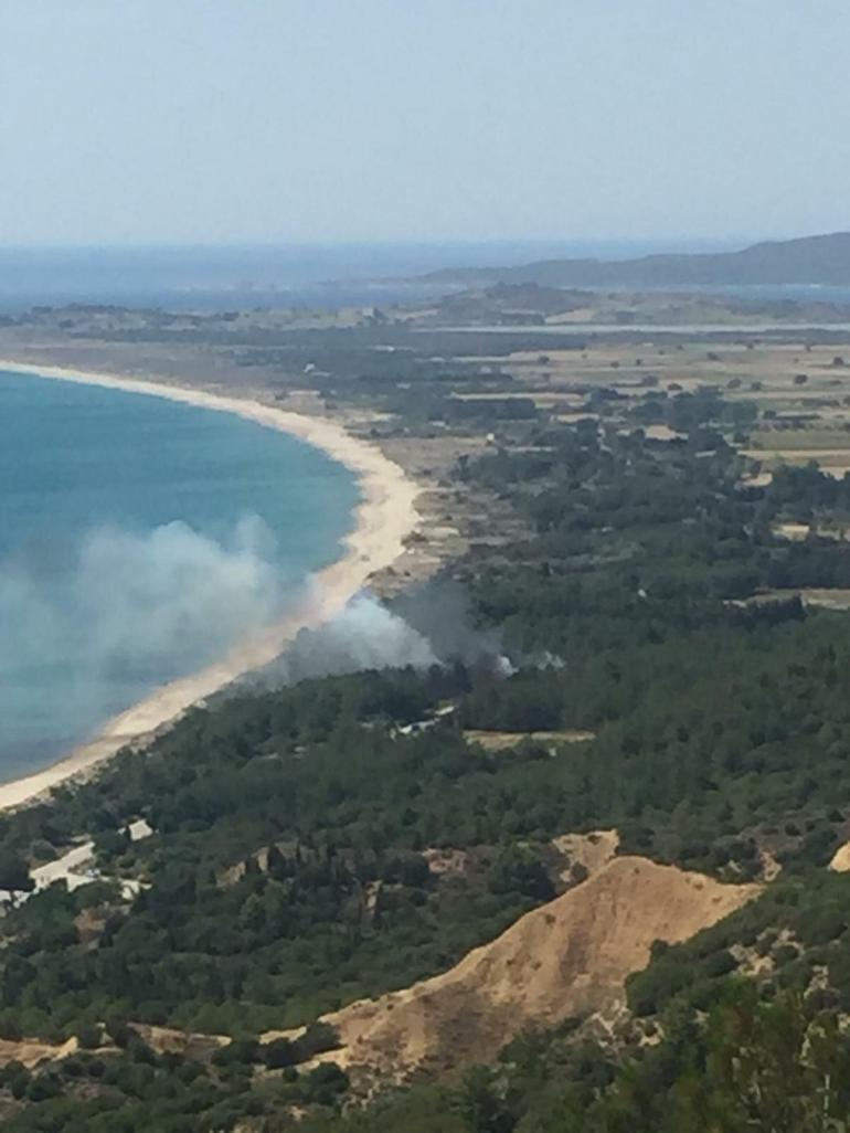 Çanakkalede Anzak Koyunda yangın; alevler ormana da sıçradı