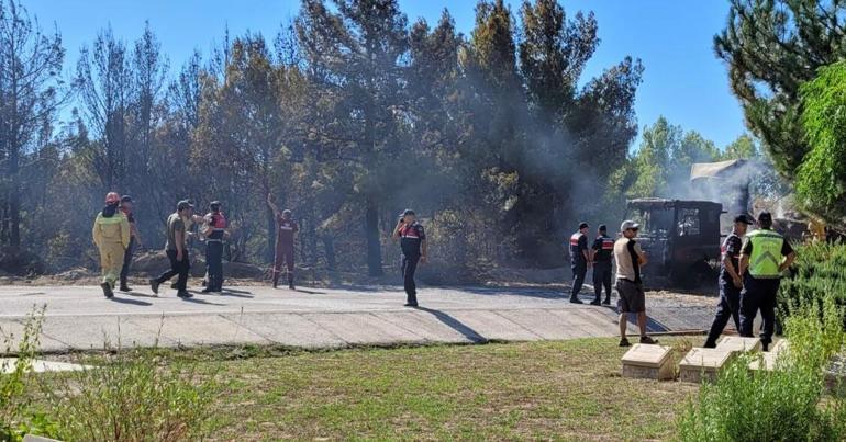 Çanakkalede Anzak Koyunda yangın; alevler ormana da sıçradı