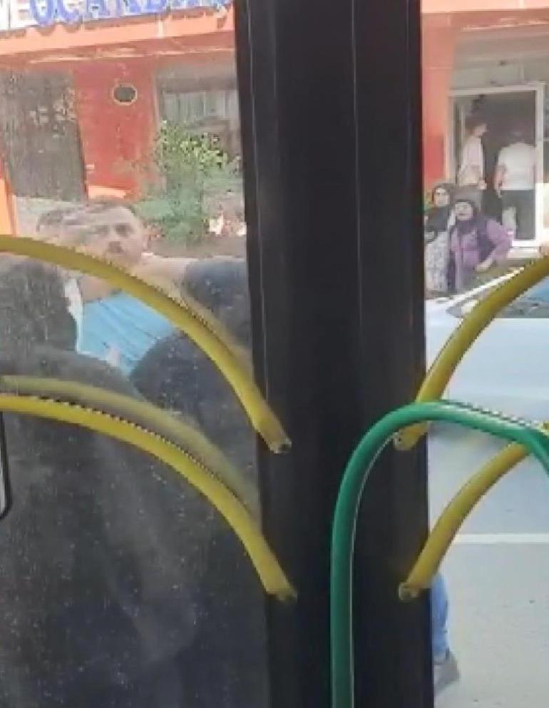 Arnavutköyde kornaya basarak uyaran İETT otobüsünün şöförüne saldırı