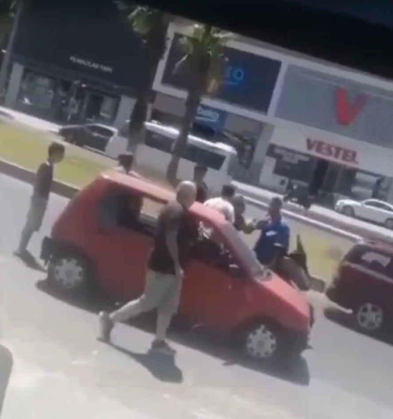 Eski güreşçi, yol verme kavgasında sürücüyü bel kündesiyle hastanelik etti