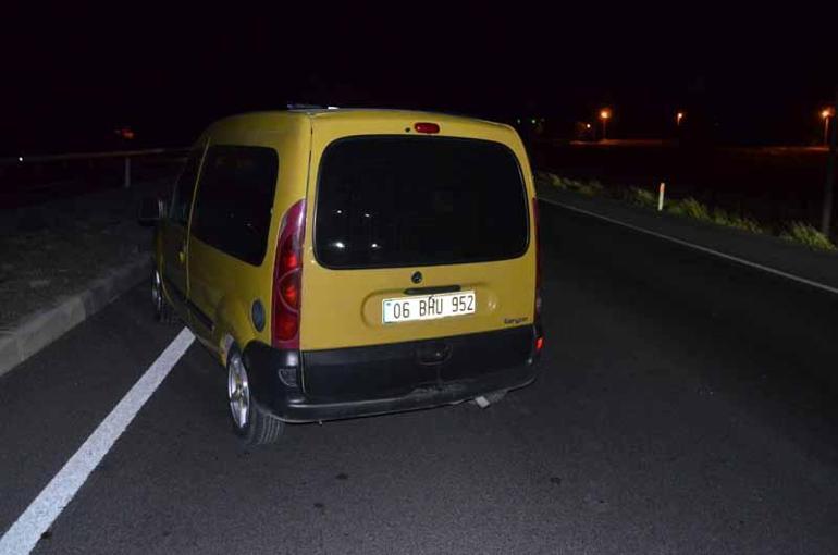 Hafif ticari aracın bagaj kapağı açılınca yola düşen Muhammed hayatını kaybetti