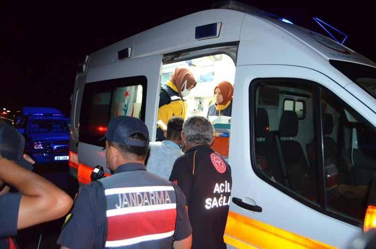 Hafif ticari aracın bagaj kapağı açılınca yola düşen Muhammed hayatını kaybetti