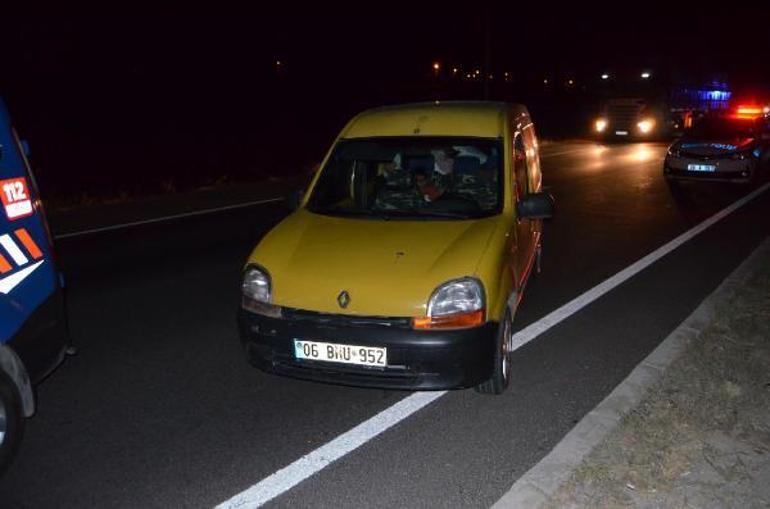 Hafif ticari aracın bagaj kapısı açılınca yola düşen bebeğin cenazesi teslim edildi