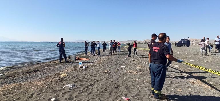 Serinlemek için Van Gölüne giren çocuklar akıntıya kapıldı: 3 ölü