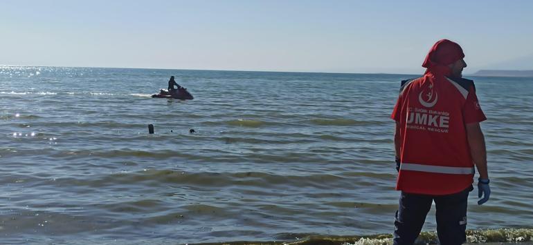 Serinlemek için Van Gölüne giren çocuklar akıntıya kapıldı: 3 ölü