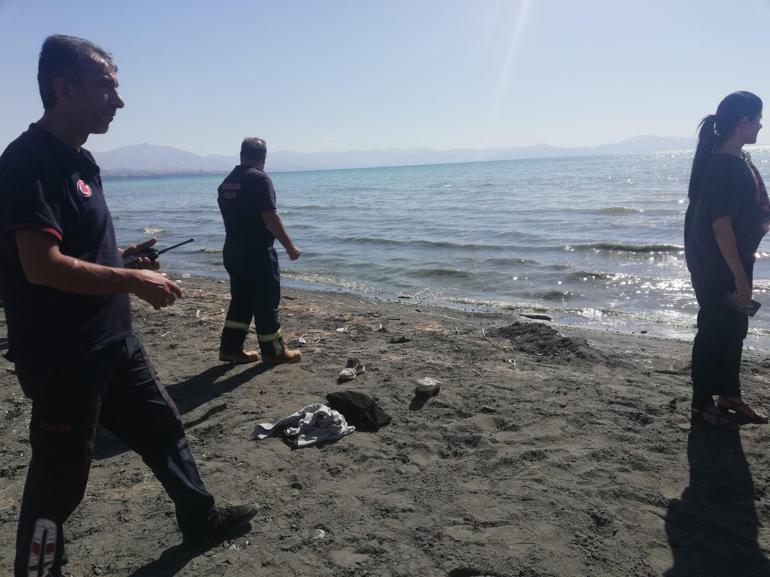 Serinlemek için Van Gölüne giren çocuklar akıntıya kapıldı: 3 ölü