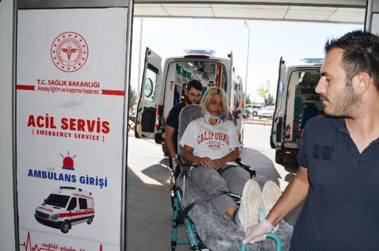 Takla atan otomobilde sıkışanları yoldan geçen ambulans şoförü ve sağlık görevlisi kurtardı