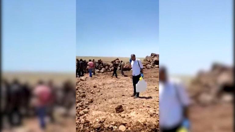 Taşların temizlendiği tarlada, insan kafatası ve kemikler bulundu