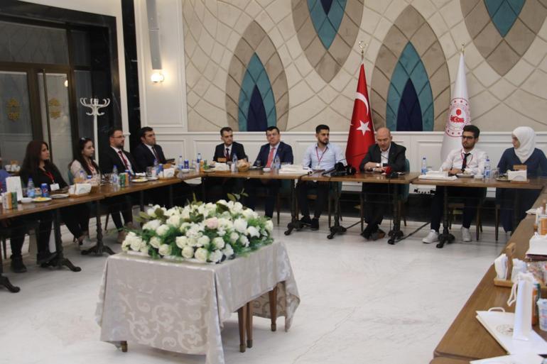 Bakan Soyludan başarılı Suriyeli öğrencilere: Dünyaya söyleyecek çok sözümüz var