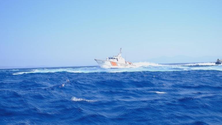 Deniz Kuvvetleri Kupasında yarışan tekneye Yunan tacizini Sahil Güvenlik Botu önledi