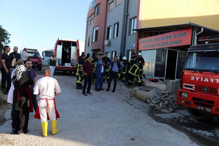 Sucuk imalatı yapılan fabrikada çıkan yangın söndürüldü