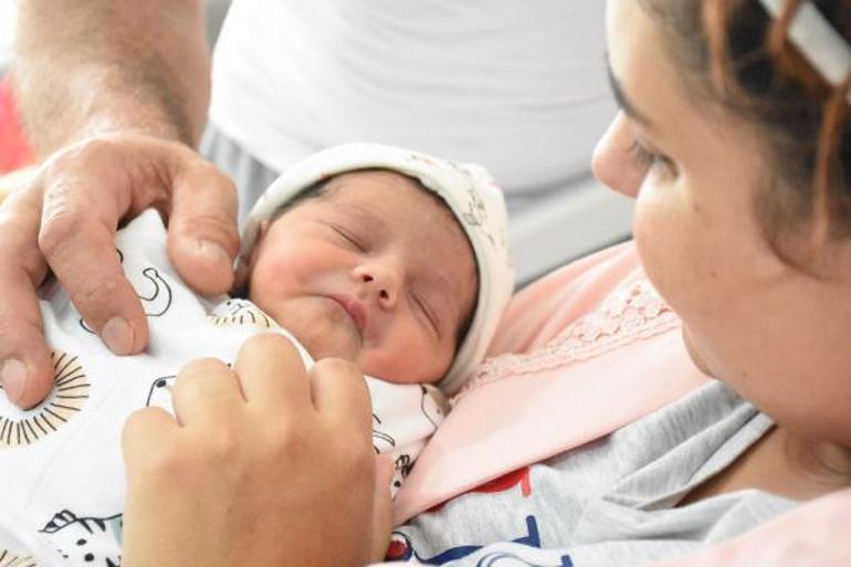 Hollandada bebek ölü diye kürtaj önerdiler, Sivasta doğum yaptı