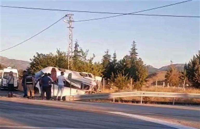 Elazığ’da yük treni hemzemin geçitte minibüse çarptı