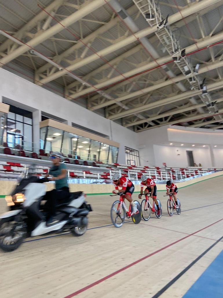 Bisiklet Milli Takımı sporcuları, Konya Olimpik Velodromunda ilk kez piste çıktı