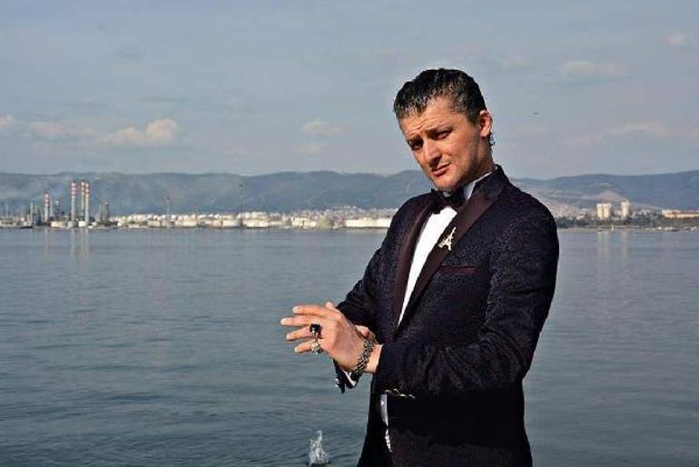 Sicilyadan etkilenip her gün damat gibi giyinen Ferdi Romeo evlenmek istiyor