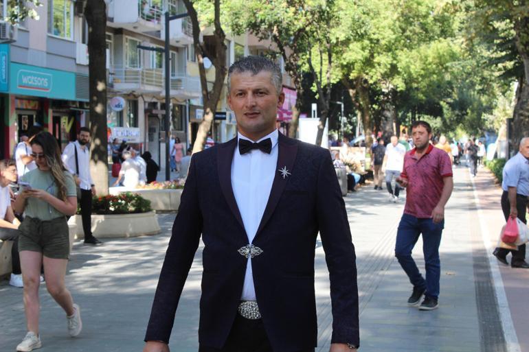 Sicilyadan etkilenip her gün damat gibi giyinen Ferdi Romeo evlenmek istiyor