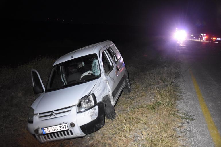 Eskişehirde 2 hafif ticari araç çapıştı: 1 ölü, 4 yaralı