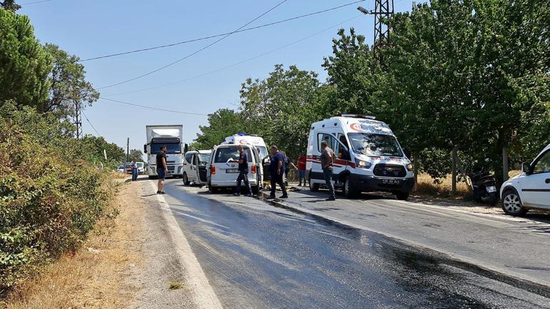 İzmirde hafif ticari araçlar çarpıştı: 1 ölü, 9 yaralı