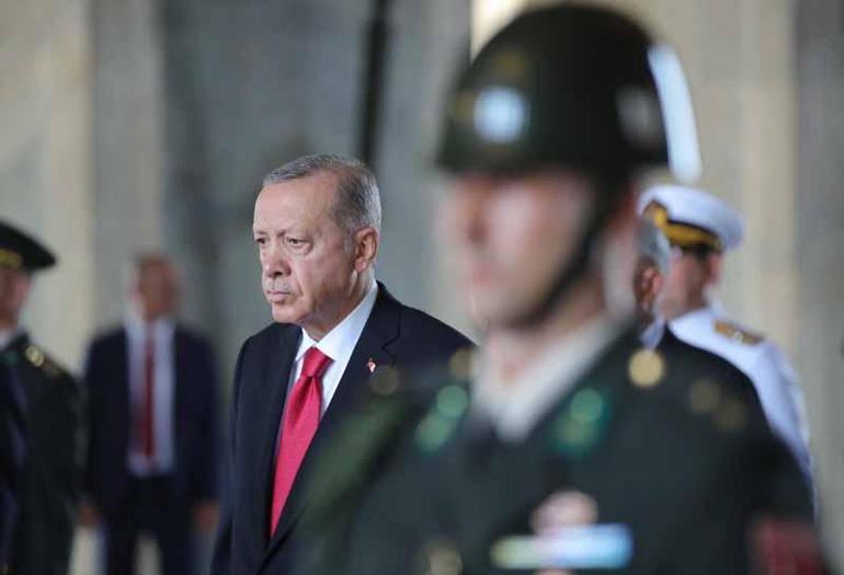 Cumhurbaşkanı Erdoğandan YAŞ üyeleri ile Anıtkabir ziyareti