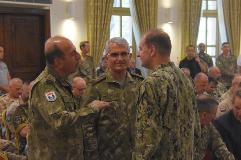 NATO Müttefik Kara Komutanlığında devir-teslim töreni yapıldı