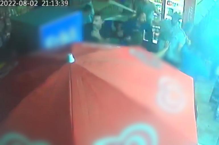 Ümraniyede markete sopalı saldırı kamerada