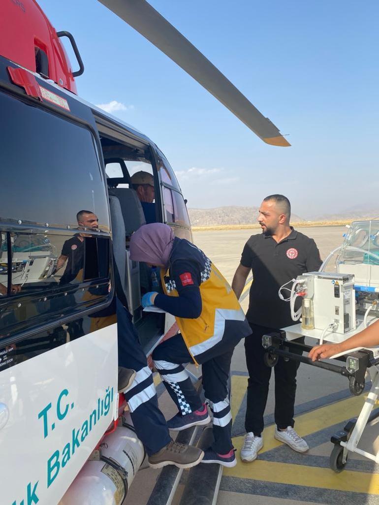 Şırnakta ambulans helikopter prematüre bebek için havalandı
