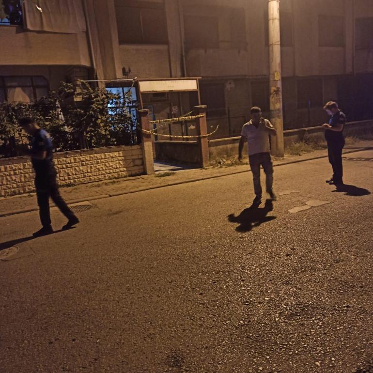 Komşularının boğazını kesen saldırgan, saklandığı evde baltayla polise direndi